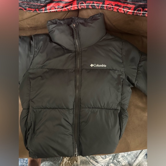 Columbia Puffect cropped jacket in black Exclusive at
ASOS - Picture 2 of 6